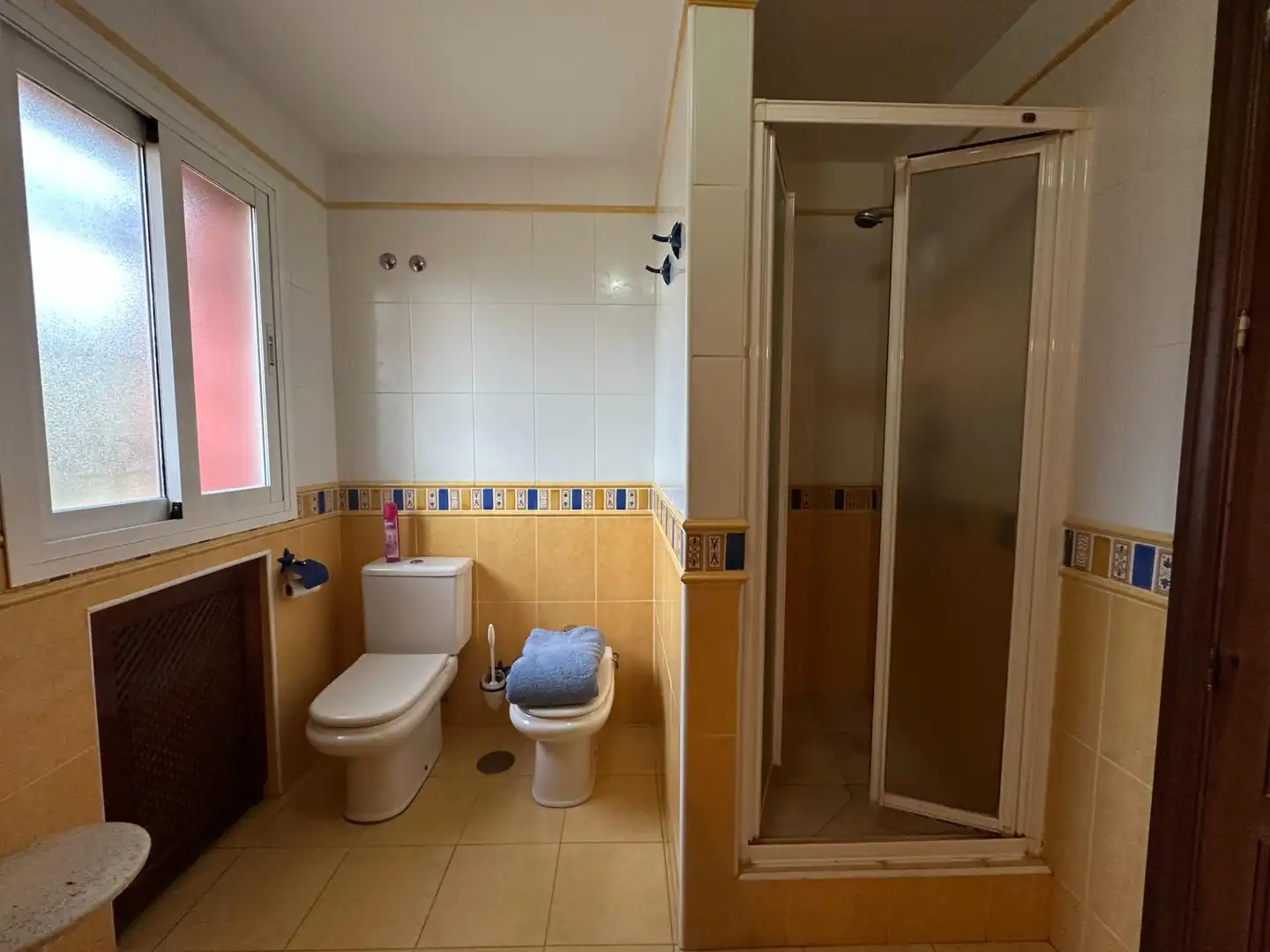 Bany de Casa o xalet en venda en Marbella amb Aire condicionat, Calefacció i Jardí privat