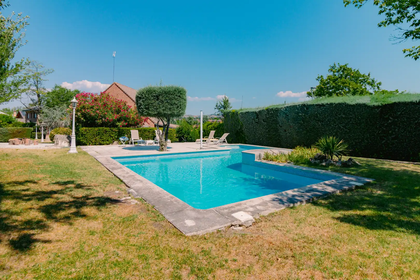 Piscina de Casa o xalet en venda en Las Rozas de Madrid amb Calefacció, Jardí privat i Parquet