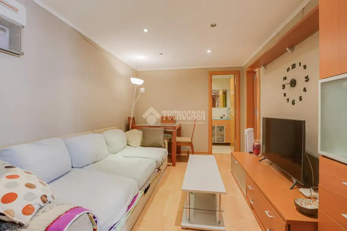 Sala d'estar de Pis en venda en Badalona amb Aire condicionat, Parquet i Moblat
