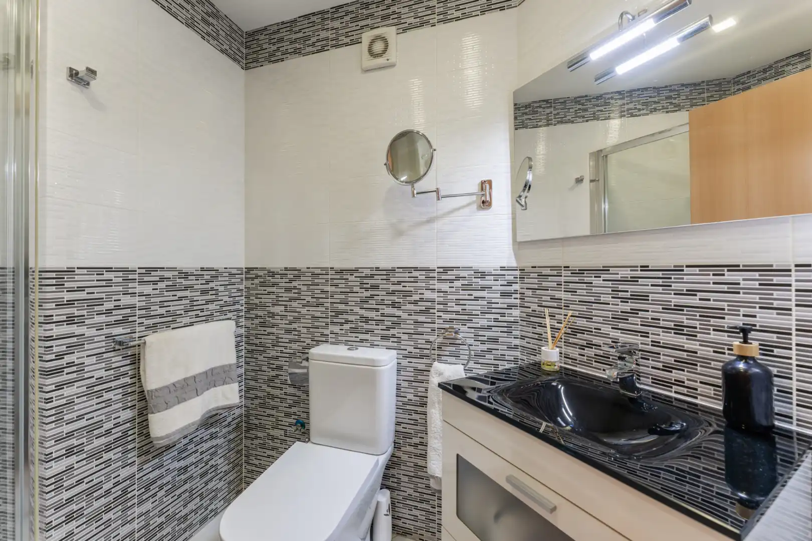 Bathroom of Flat for sale in Mollet del Vallès  with Air Conditioner and Balcony