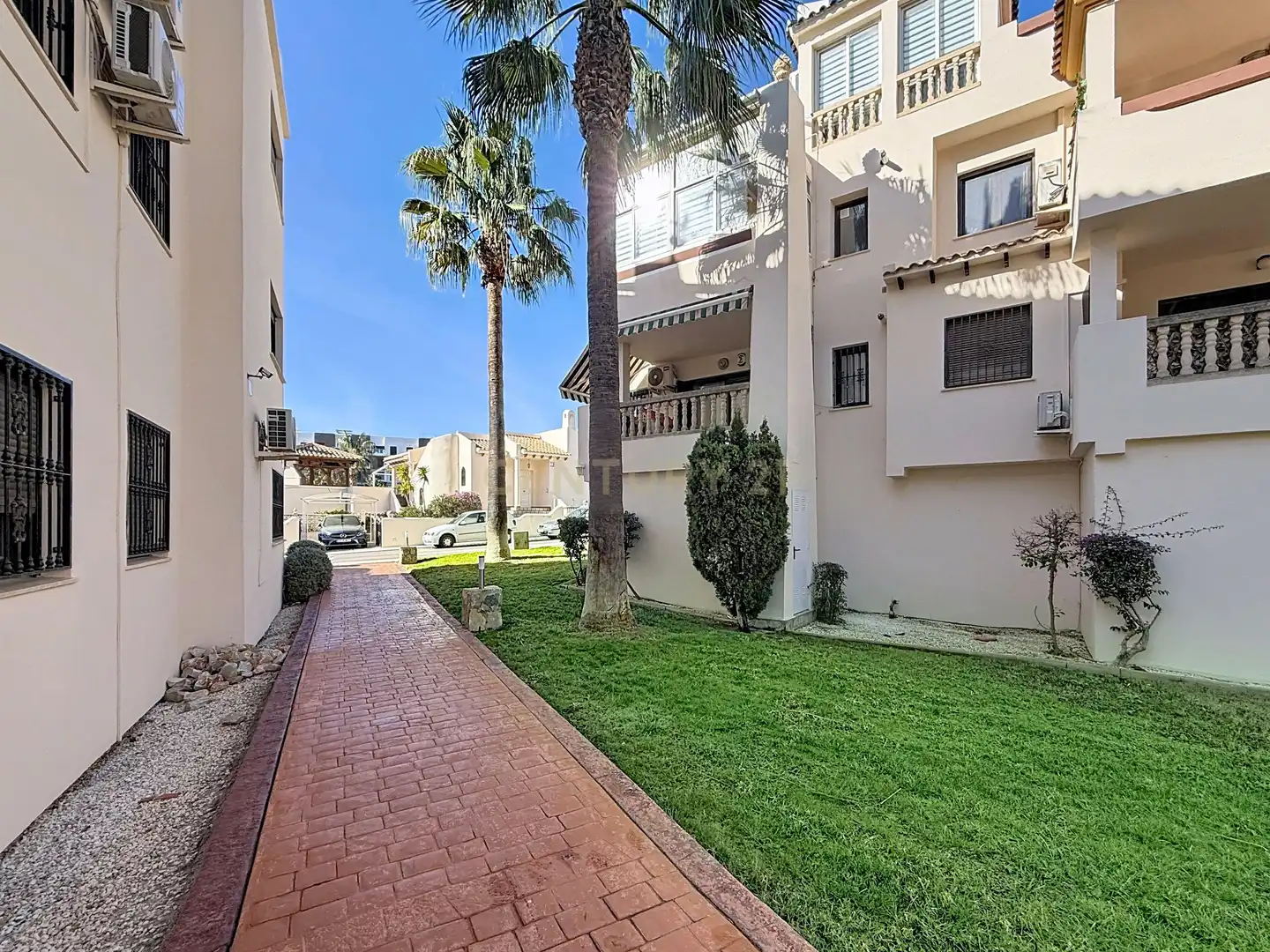 Vista exterior de Pis en venda en Orihuela amb Traster i Piscina comunitària