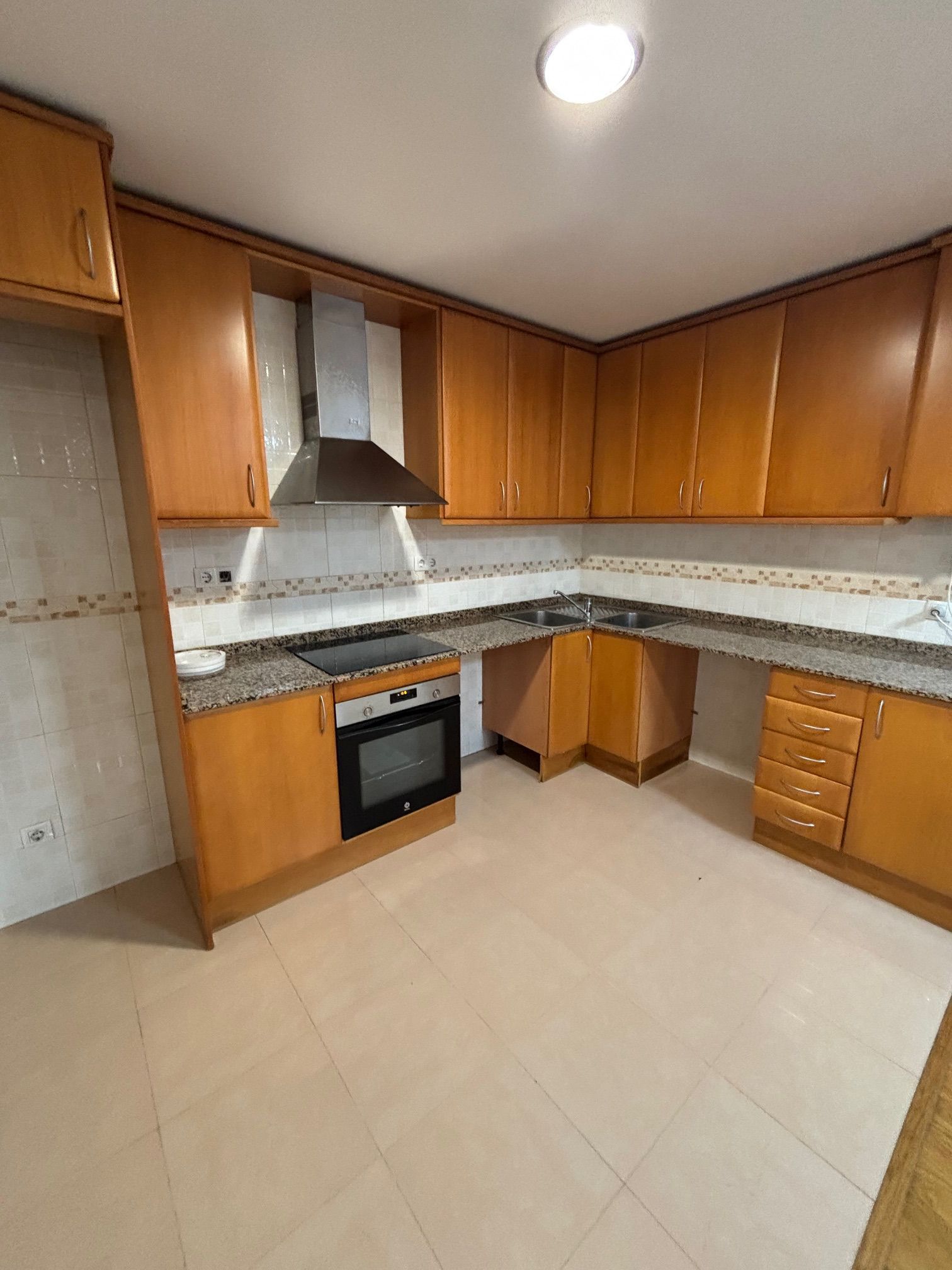 Cocina de Piso en venta en Sant Vicenç Dels Horts con Calefacción