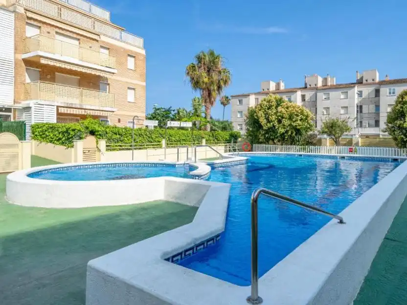 Piscina de Pis per a compartir en Cunit amb Aire condicionat, Calefacció i Parquet