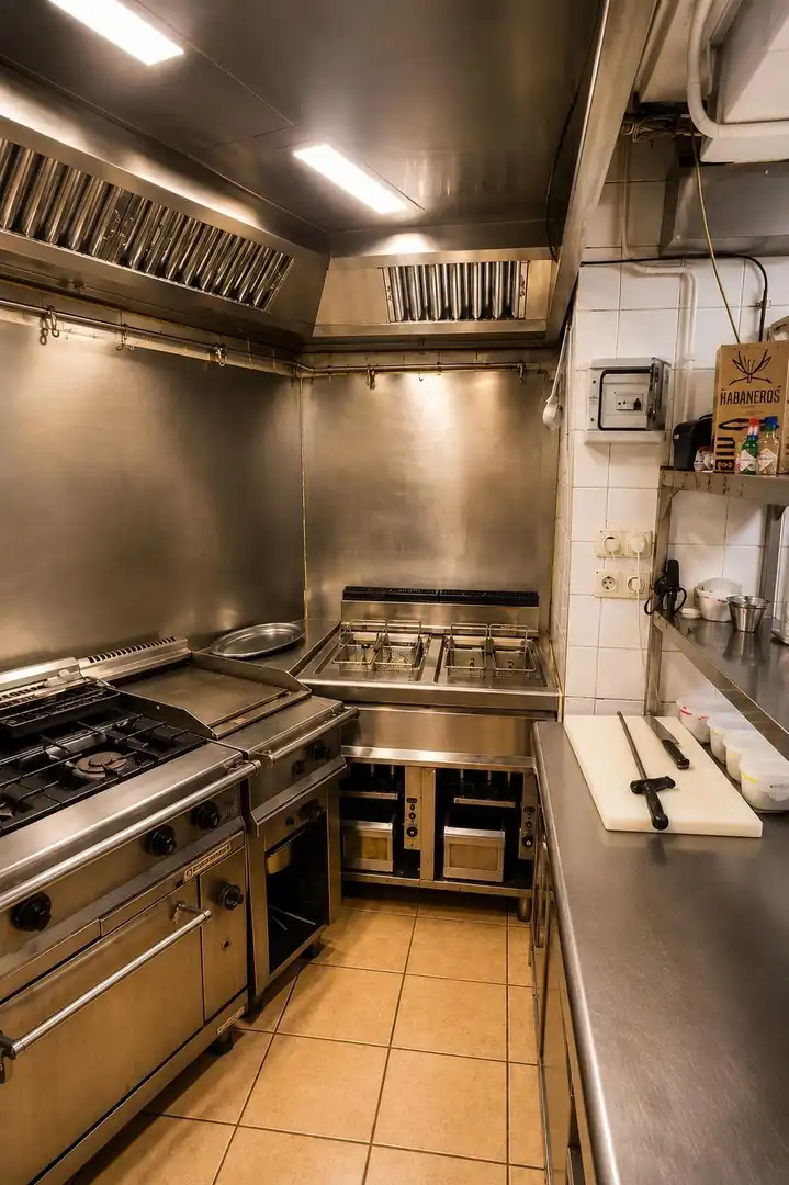 Cocina de Local de alquiler en L'Estartit con Terraza