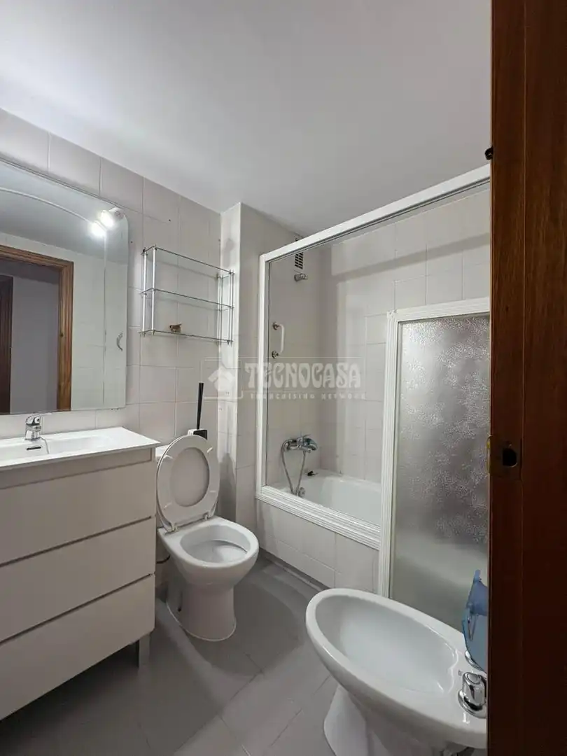 Baño de Piso de alquiler en Sevilla con Aire acondicionado, Amueblado y Balcón