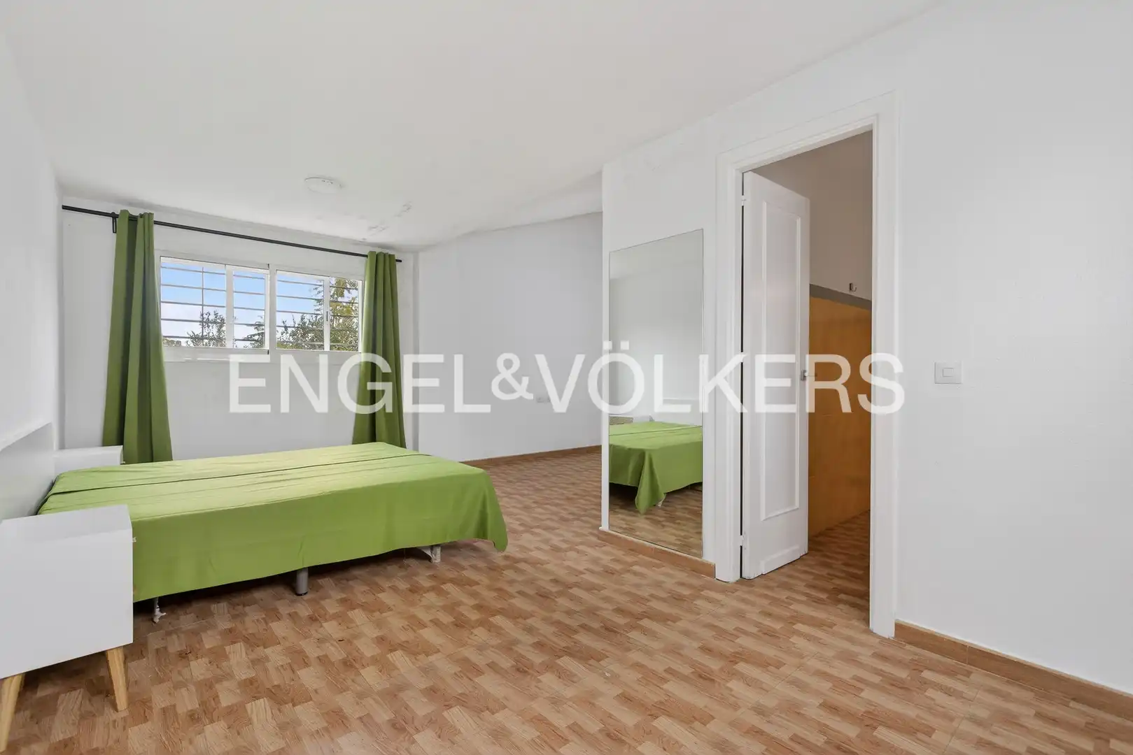 Bedroom of Houses for sale in Tomares  with Air Conditioner, Heating and Private garden