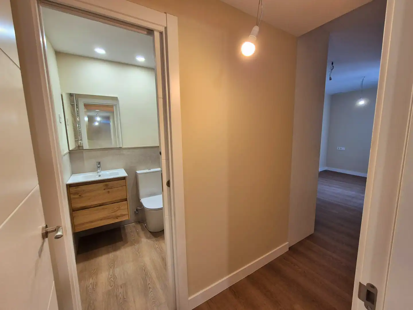 Bathroom of Flat for sale in Madrid  with Air Conditioner, Heating and Microwave