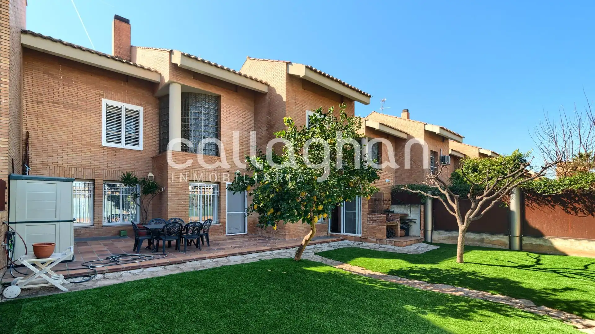 Casa adosada en venda a Calle OLMO, Nuevo Centro