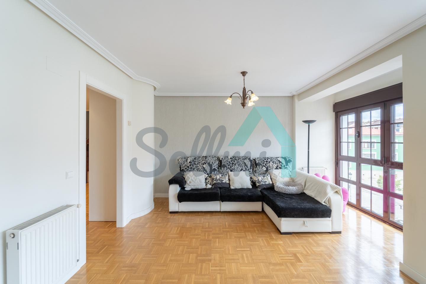 Sala d'estar de Dúplex en venda en Nava amb Calefacció, Parquet i Moblat