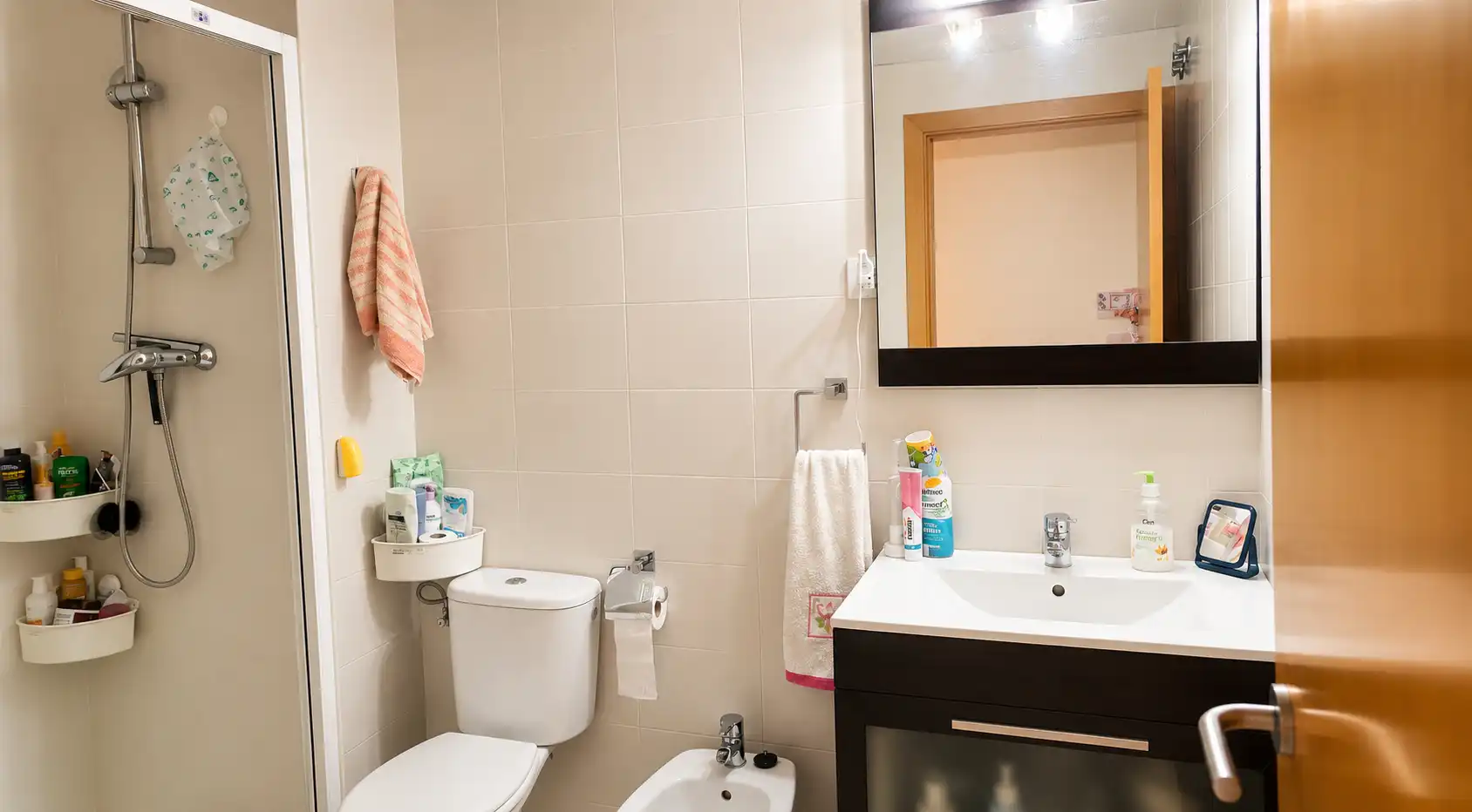 Bathroom of Flat for sale in Badalona  with Storage room, Balcony and Alarm
