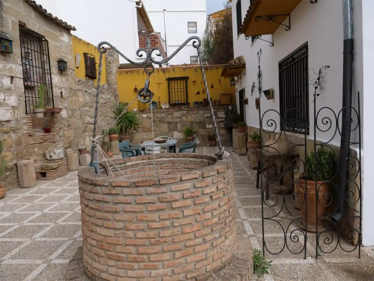 Terrasse von Wohnung zur Miete in Baeza mit Privatgarten, Abstellraum und Möbliert
