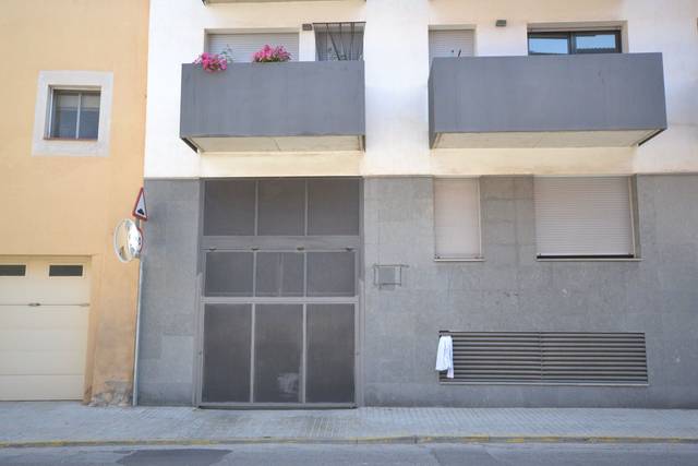 Garaje en Alquiler en Ramon i Cajal en Bellpuig