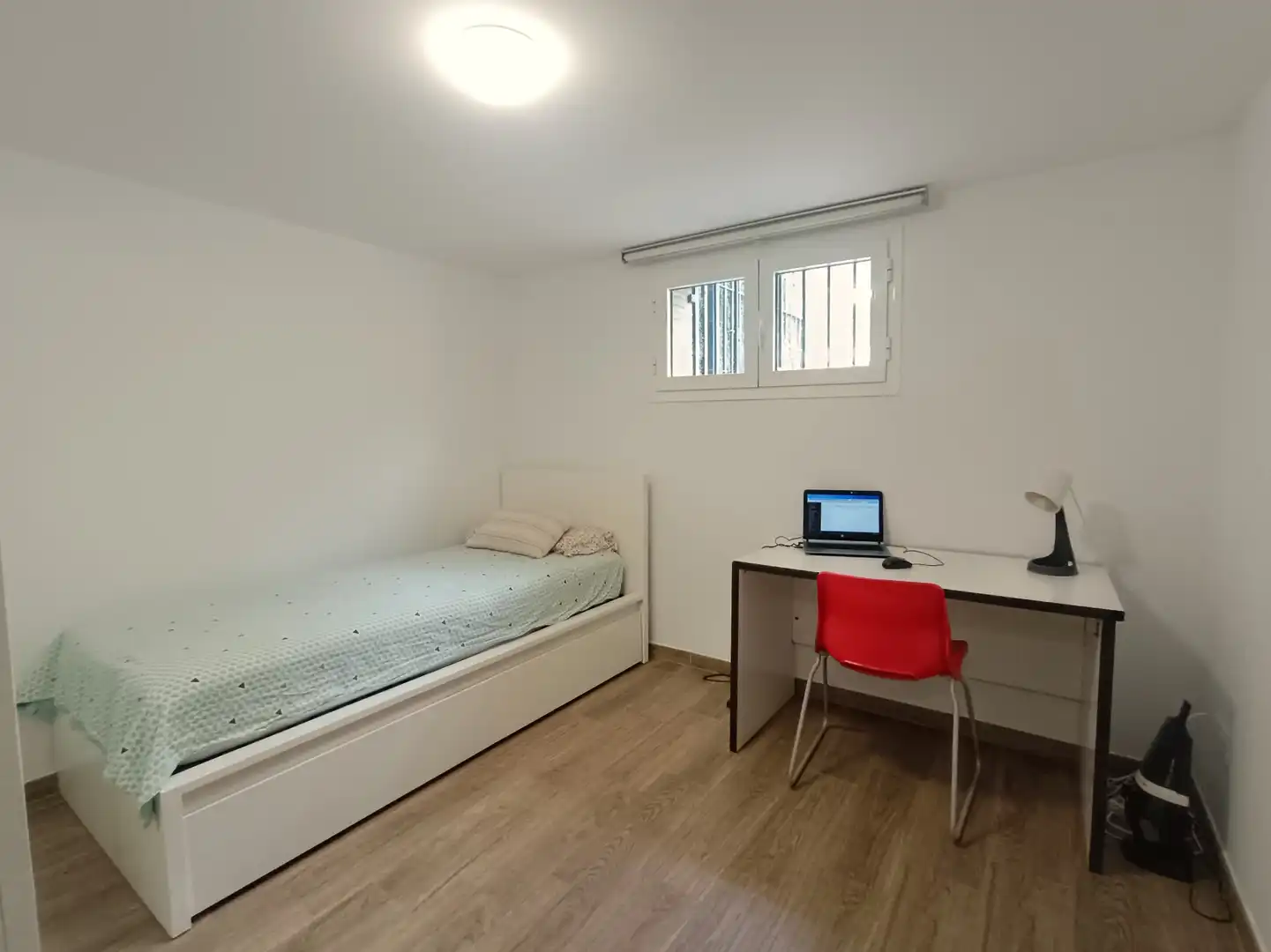 Dormitori de Apartament de lloguer en Villanueva de la Cañada amb Calefacció, Forn i Rentadora