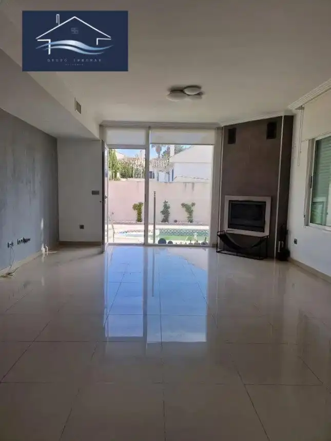 Vista exterior de Casa o xalet en venda en Mutxamel amb Aire condicionat, Calefacció i Jardí privat