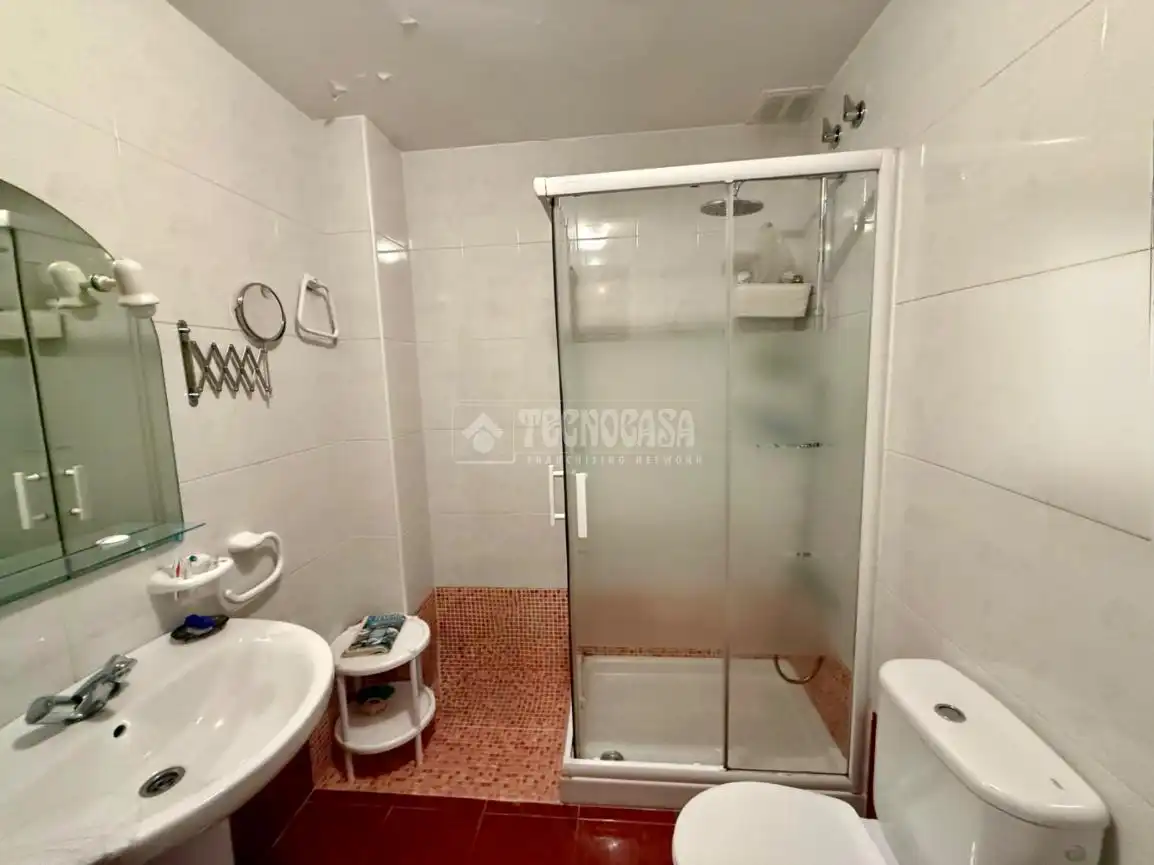 Bany de Casa adosada en venda en Villanueva de la Cañada amb Aire condicionat, Calefacció i Jardí privat