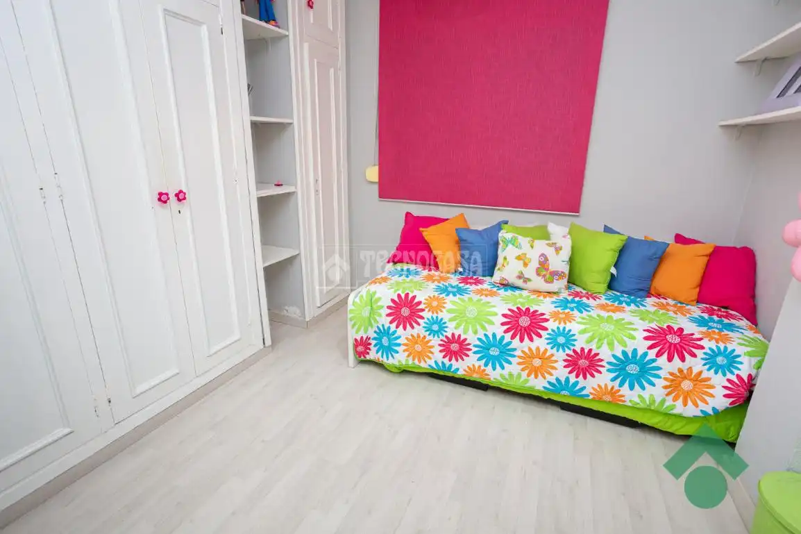 Bedroom of Flat for sale in Algeciras  with Terrace, Storage room and Furnished