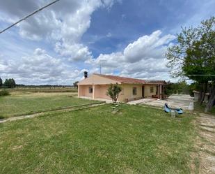 Vista exterior de Casa o xalet en venda en La Pedraja de Portillo  amb Terrassa