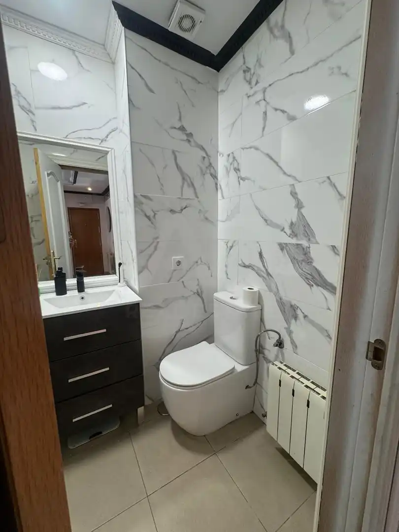 Bathroom of Flat for sale in Madrid  with Air Conditioner, Heating and Terrace