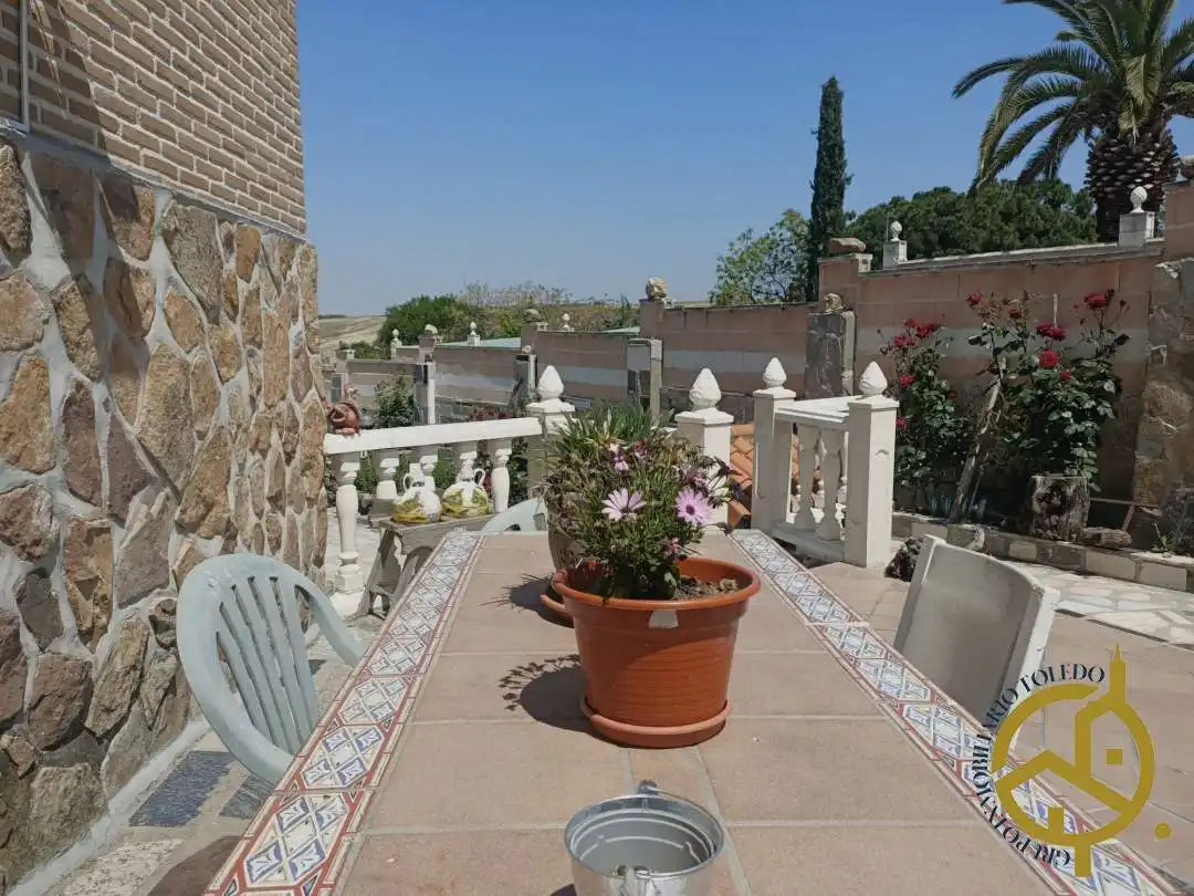 Terrassa de Casa o xalet en venda en El Viso de San Juan amb Aire condicionat, Calefacció i Jardí privat