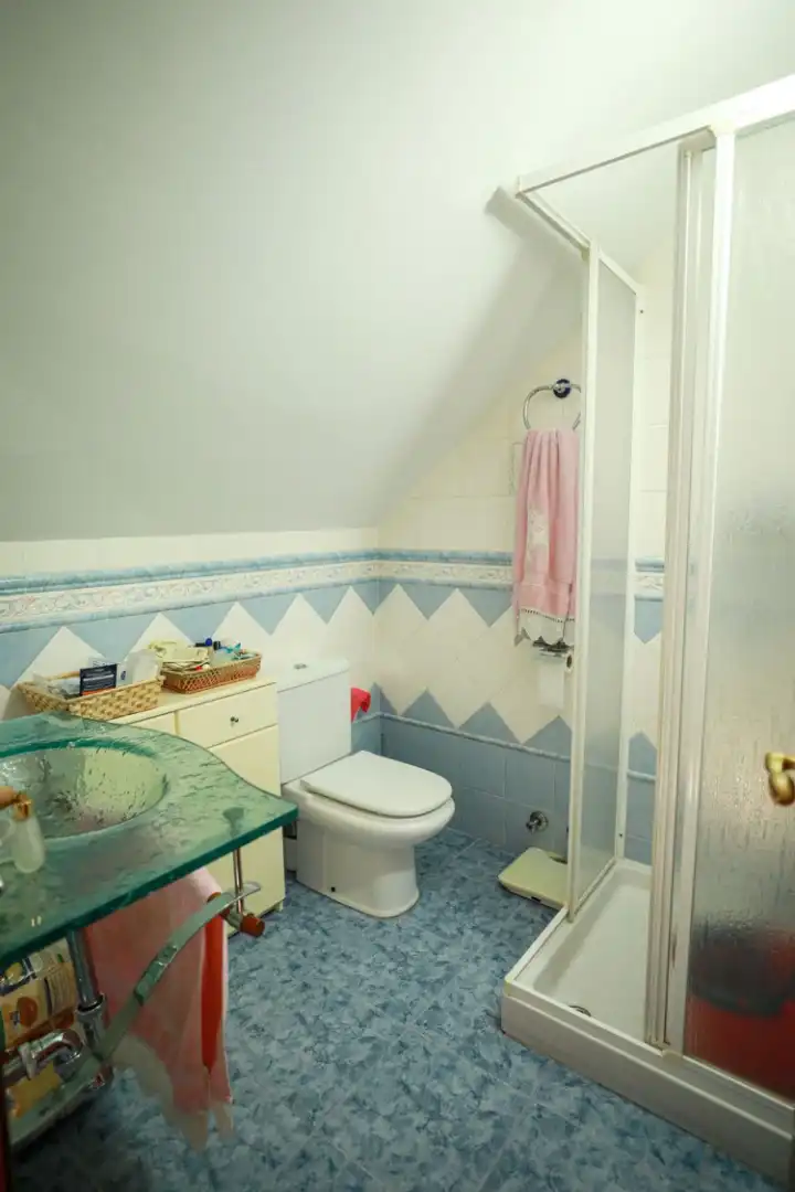 Baño de Casa o chalet en venta en Pizarra con Aire acondicionado, Calefacción y Jardín privado