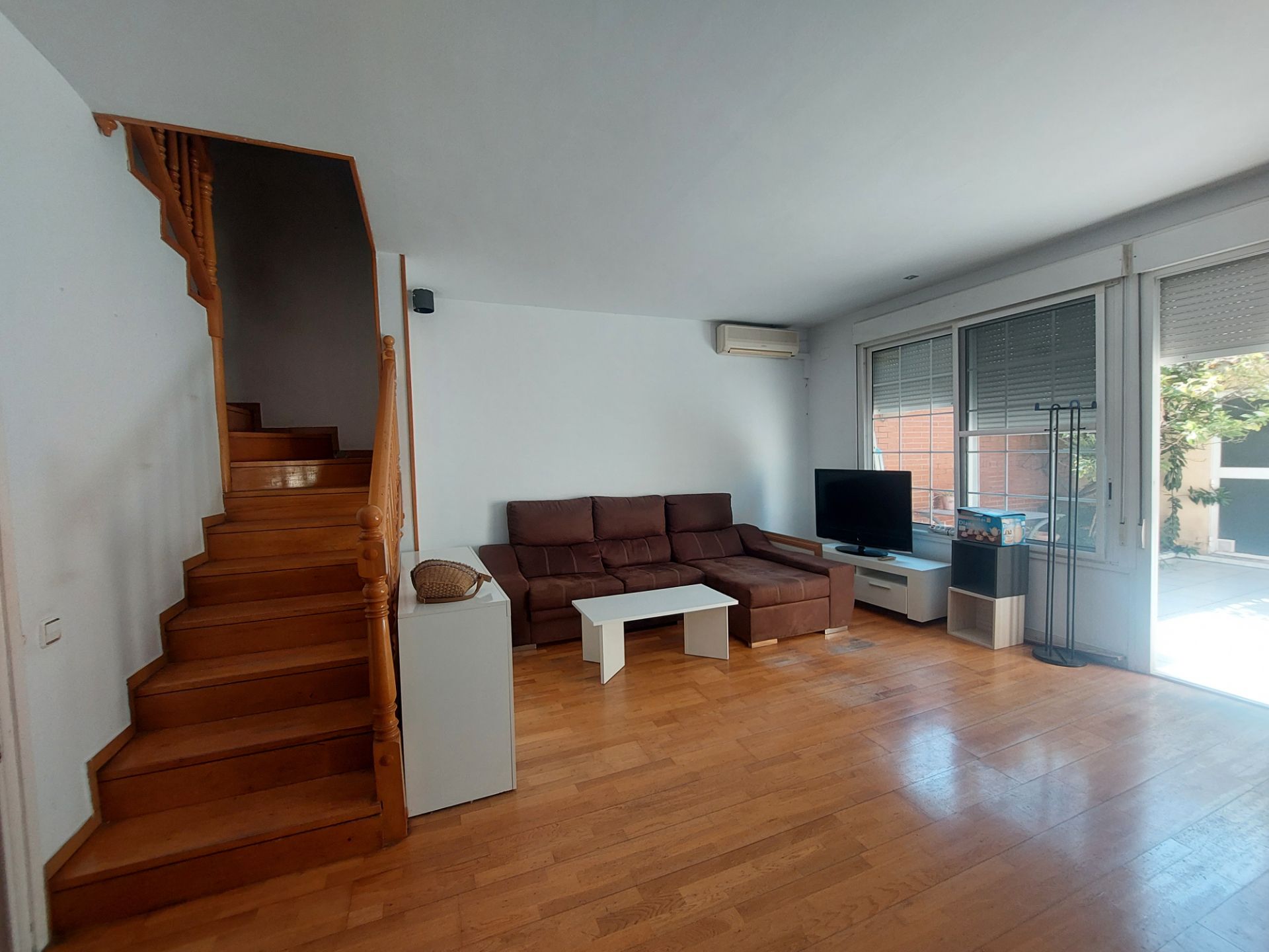 Sala d'estar de Casa adosada en venda en Vila-seca amb Aire condicionat, Jardí privat i Terrassa