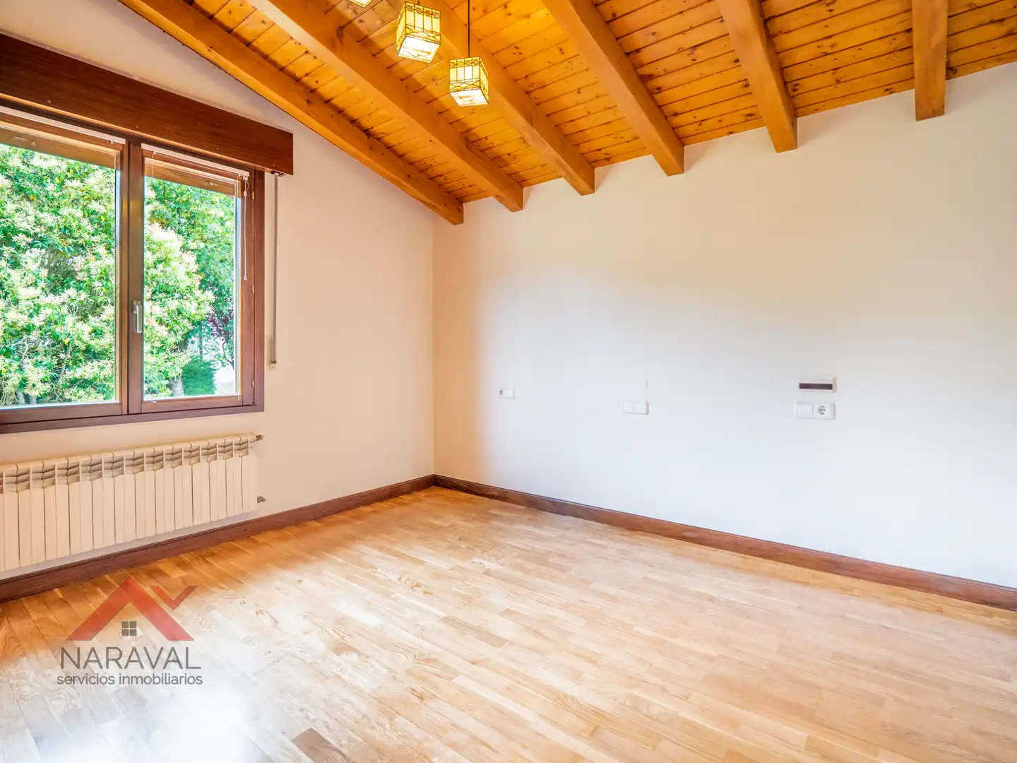 Sala d'estar de Casa o xalet en venda en Zigoitia amb Calefacció, Jardí privat i Parquet