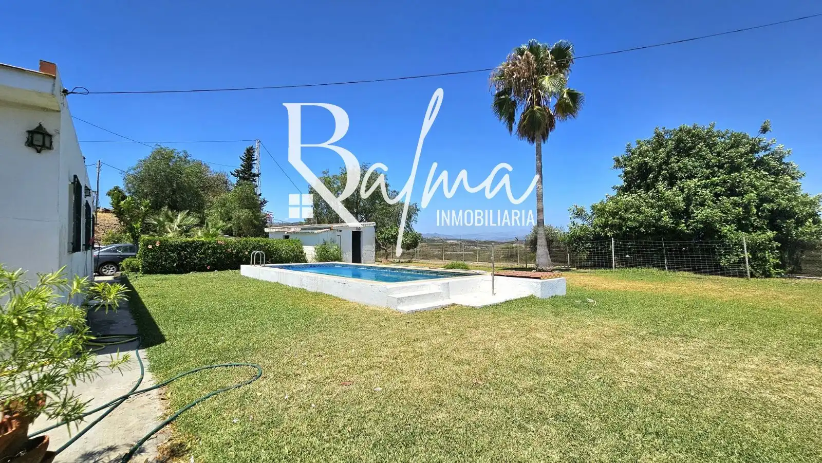 Vista exterior de Casa o xalet en venda en Vélez-Málaga amb Terrassa, Traster i Piscina