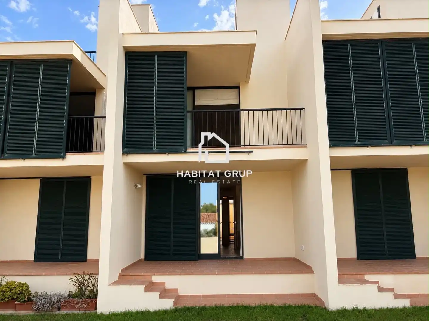 Vista exterior de Casa adosada en venta en Maó - Mahón con Aire acondicionado, Jardín privado y Terraza