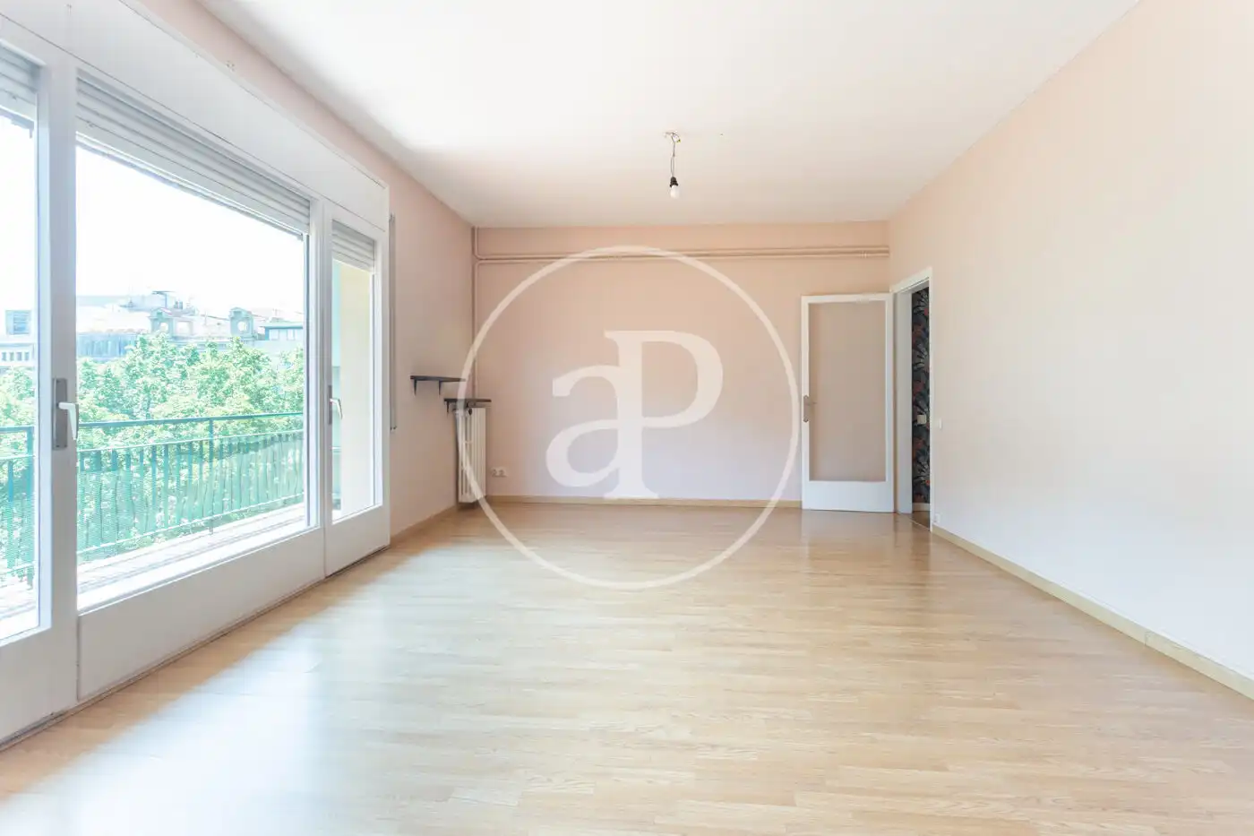 Living room of Flat for rent in Barcelona  with Heating, Terrace and Balcony