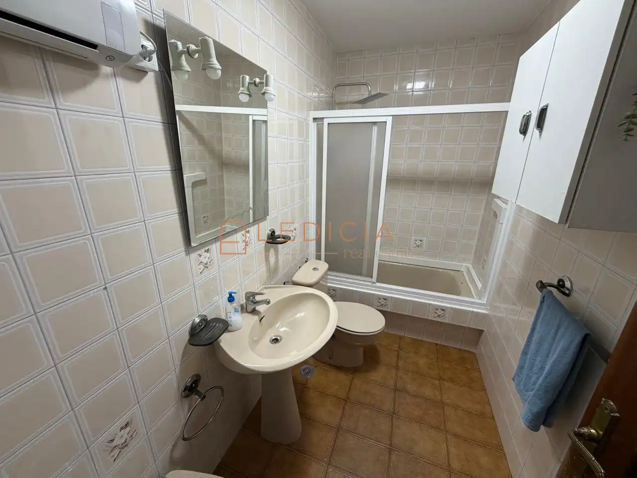 Baño de Casa o chalet de alquiler en Cangas  con Calefacción, Jardín privado y Parquet
