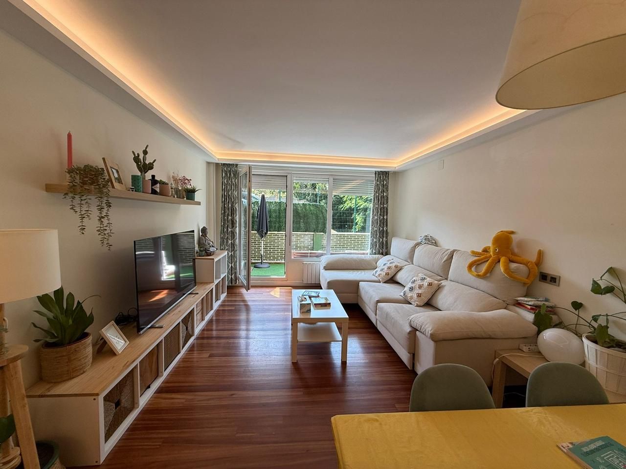 Living room of Planta baja for sale in Castro-Urdiales  with Heating, Terrace and Furnished