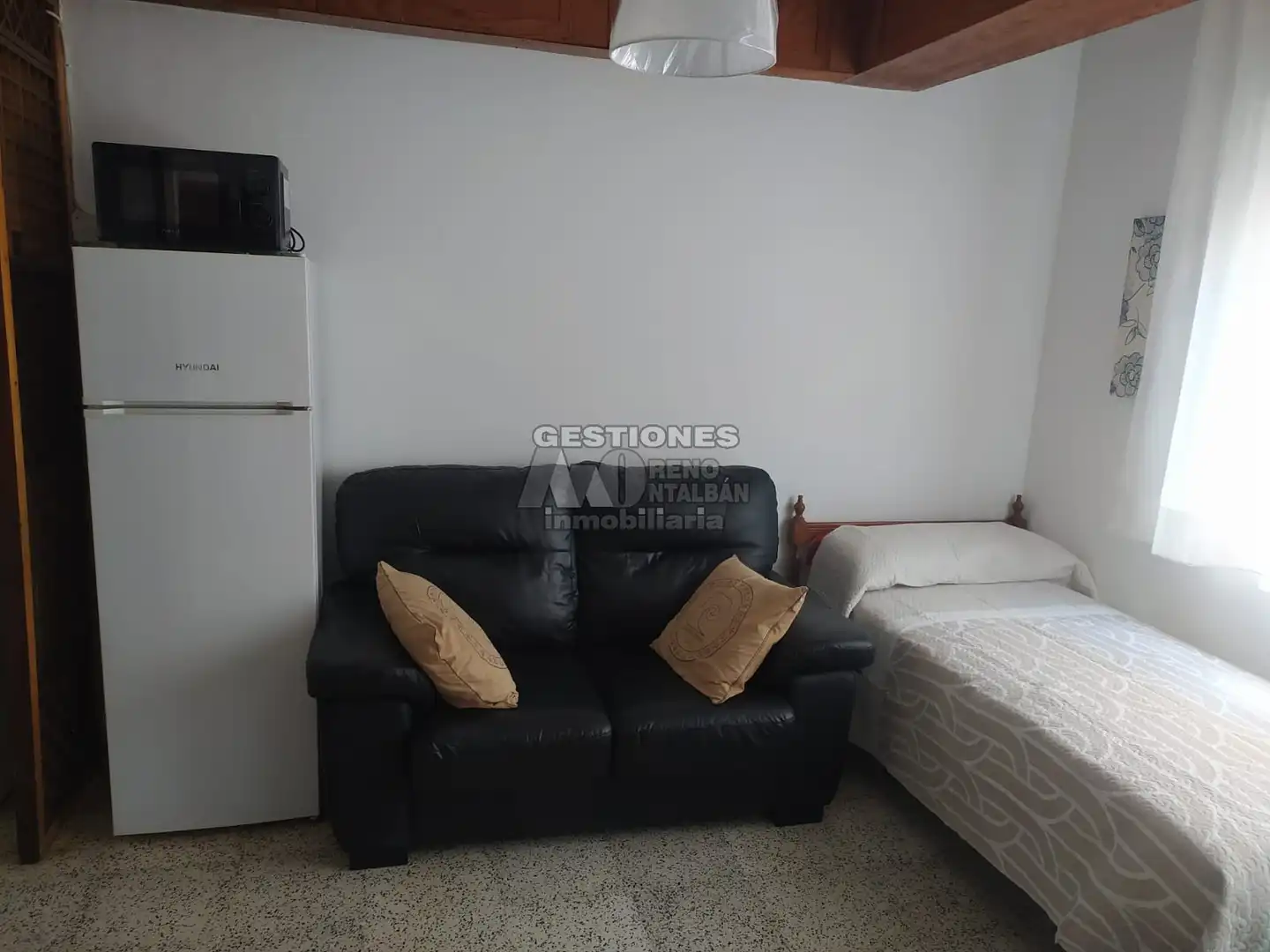 Sala de estar de Estudio de alquiler en Granada con Calefacción, Amueblado y Lavadora