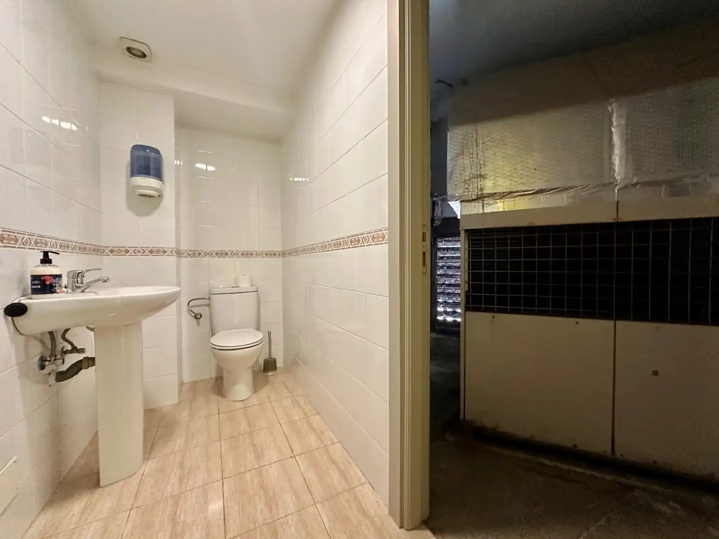 Local comercial en alquiler en Avenida de Valdés, imagen 9