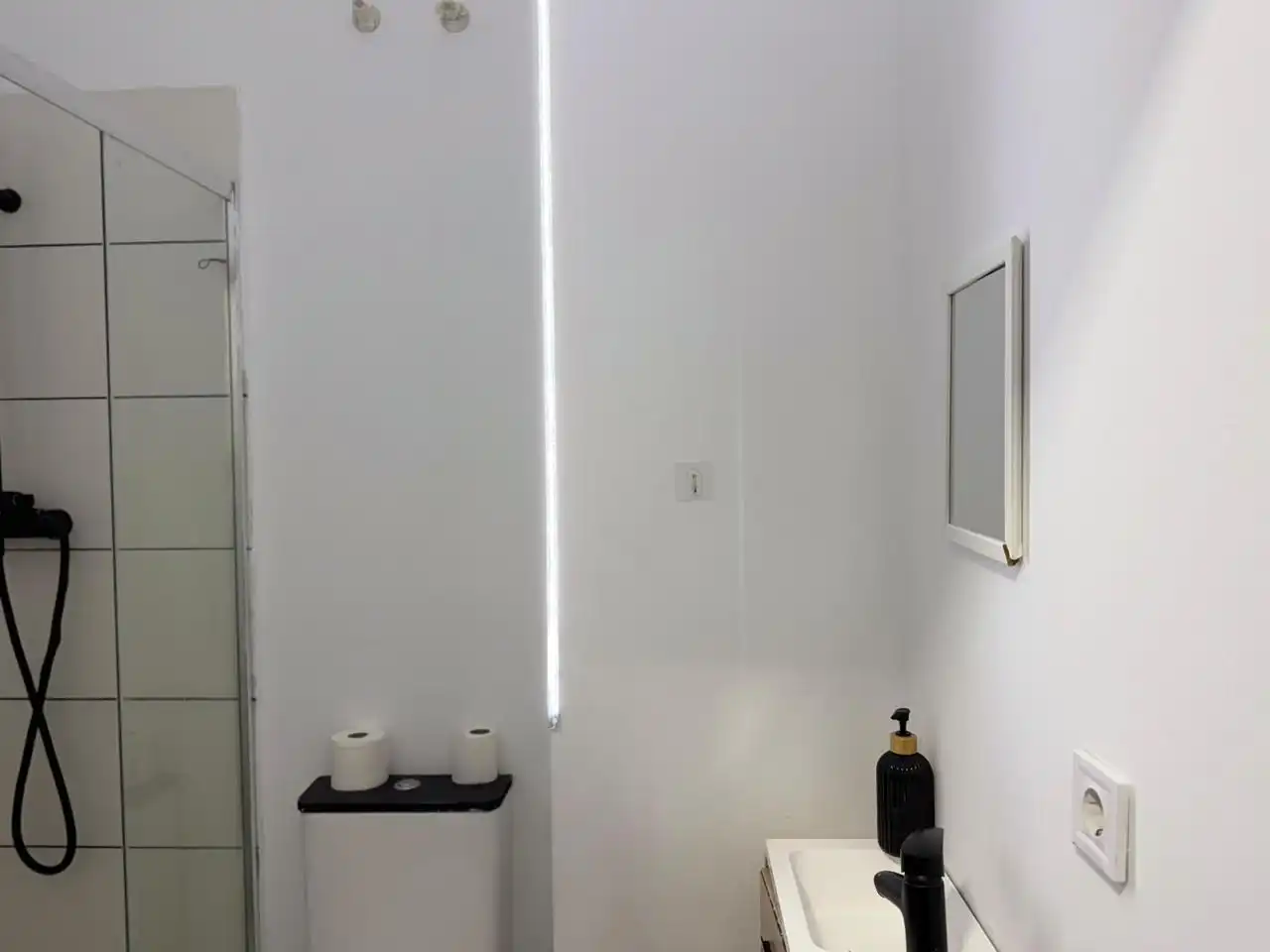 Bany de Local en venda en Madrid amb Aire condicionat