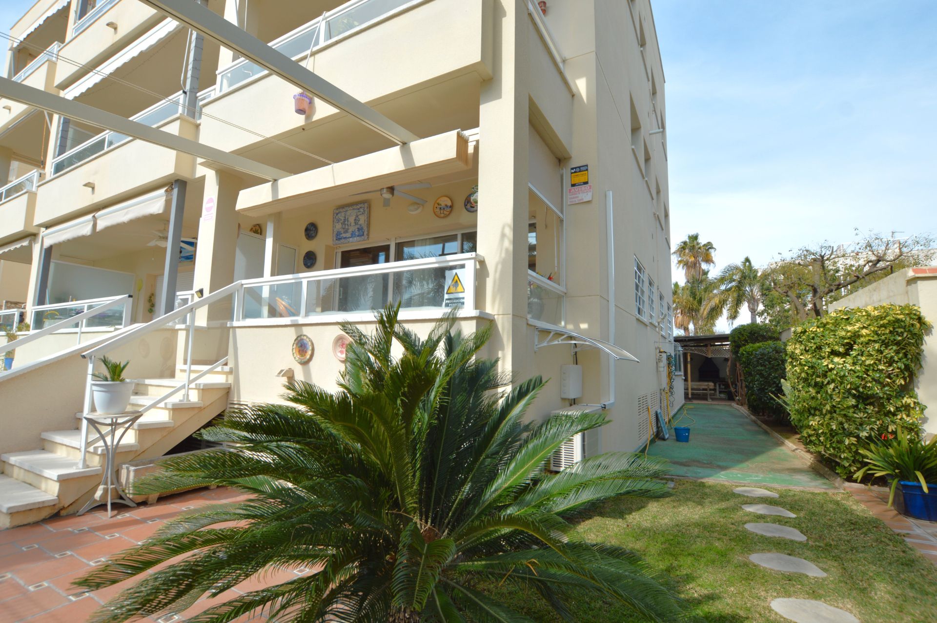 Vista exterior de Planta baixa en venda en Cubelles amb Aire condicionat, Calefacció i Jardí privat