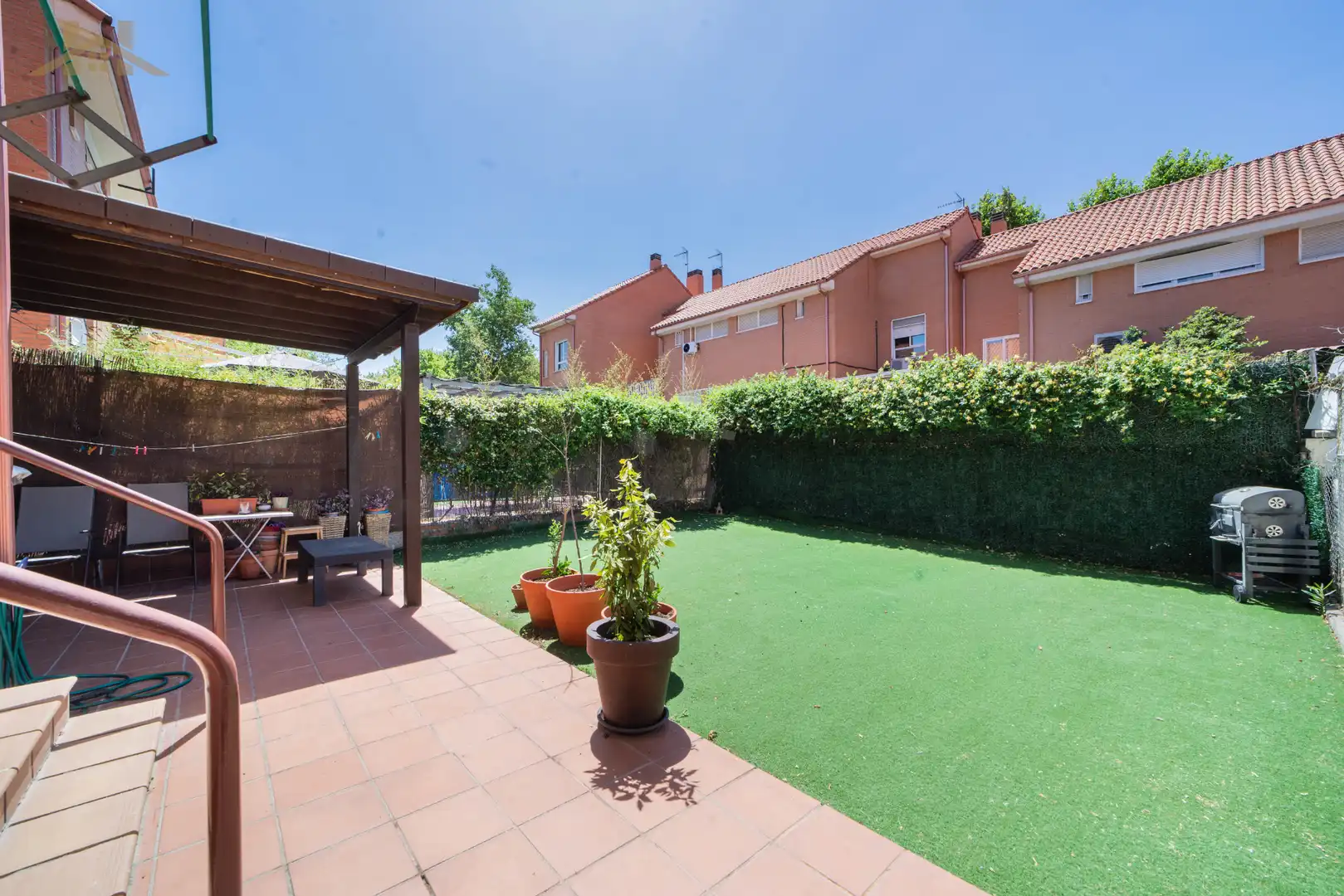 Garten von Einfamilien-Reihenhaus zum Verkauf in Boadilla del Monte mit Heizung, Privatgarten und Mikrowelle