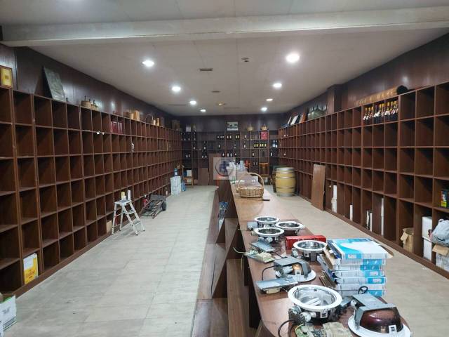 Local comercial en Alquiler en Els Pins