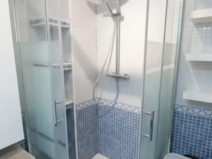 Badezimmer von Wohnung zum Verkauf in Torrevieja mit Balkon