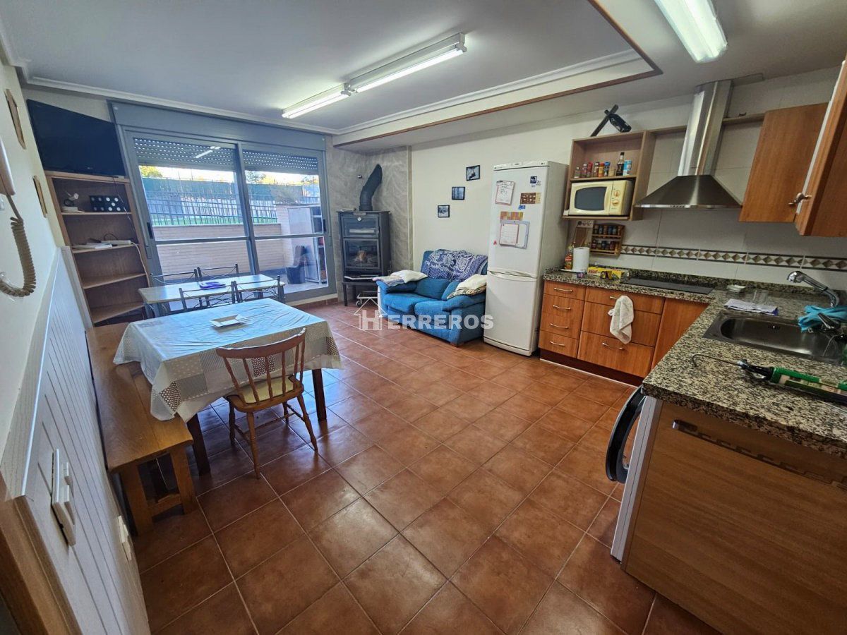 Sala d'estar de Local en venda en Lardero