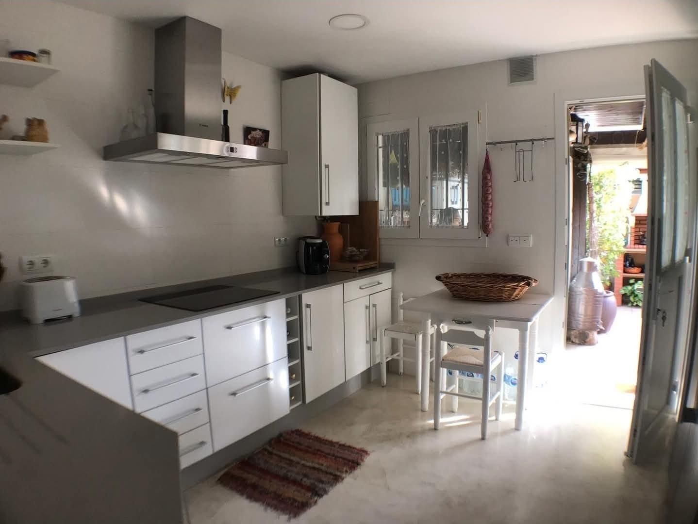Cuina de Casa o xalet en venda en Rota amb Aire condicionat, Calefacció i Jardí privat