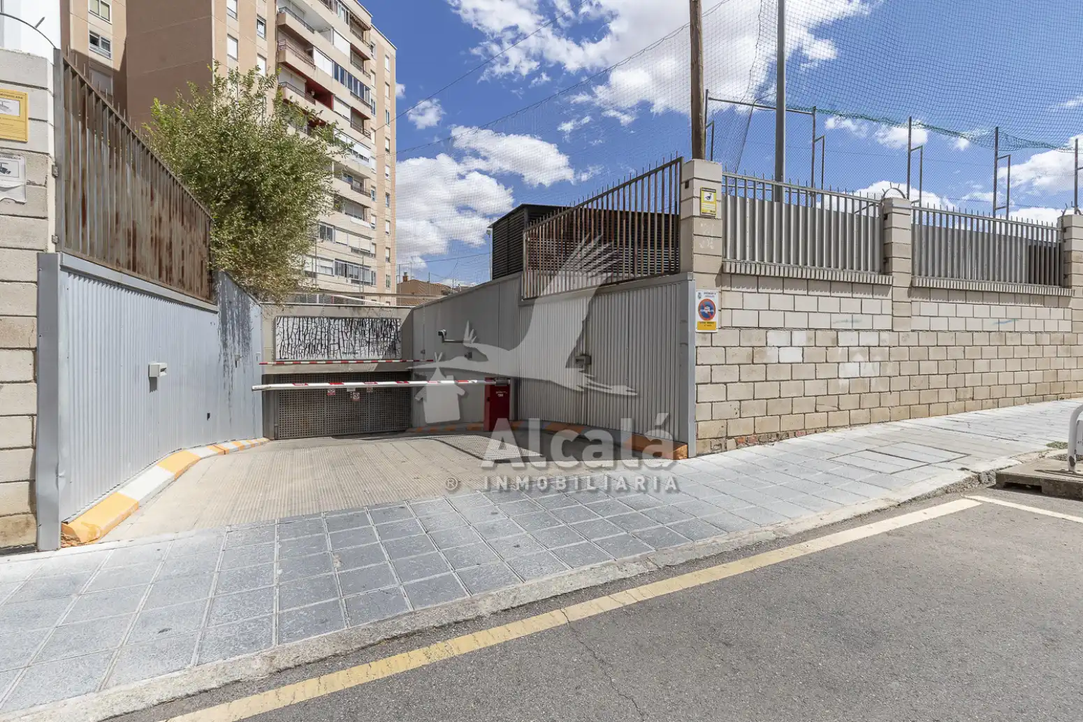 Außenansicht von Garage zum Verkauf in Guadalajara
