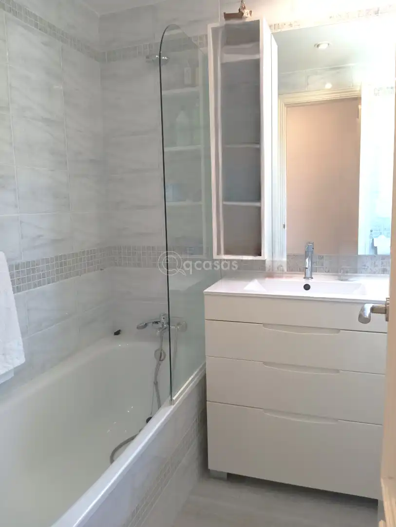 Baño de Piso en venta en Benalmádena con Aire acondicionado, Terraza y Amueblado