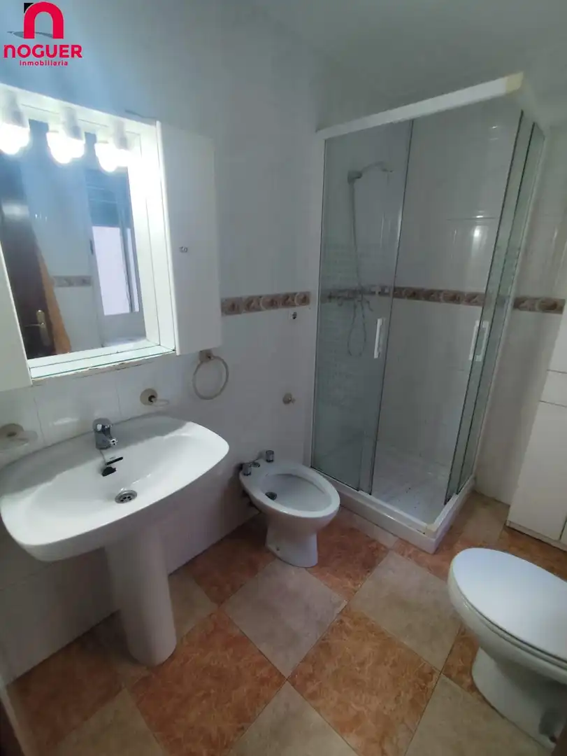 Badezimmer von Wohnung zur Miete in Córdoba mit Heizung, Terrasse und Abstellraum