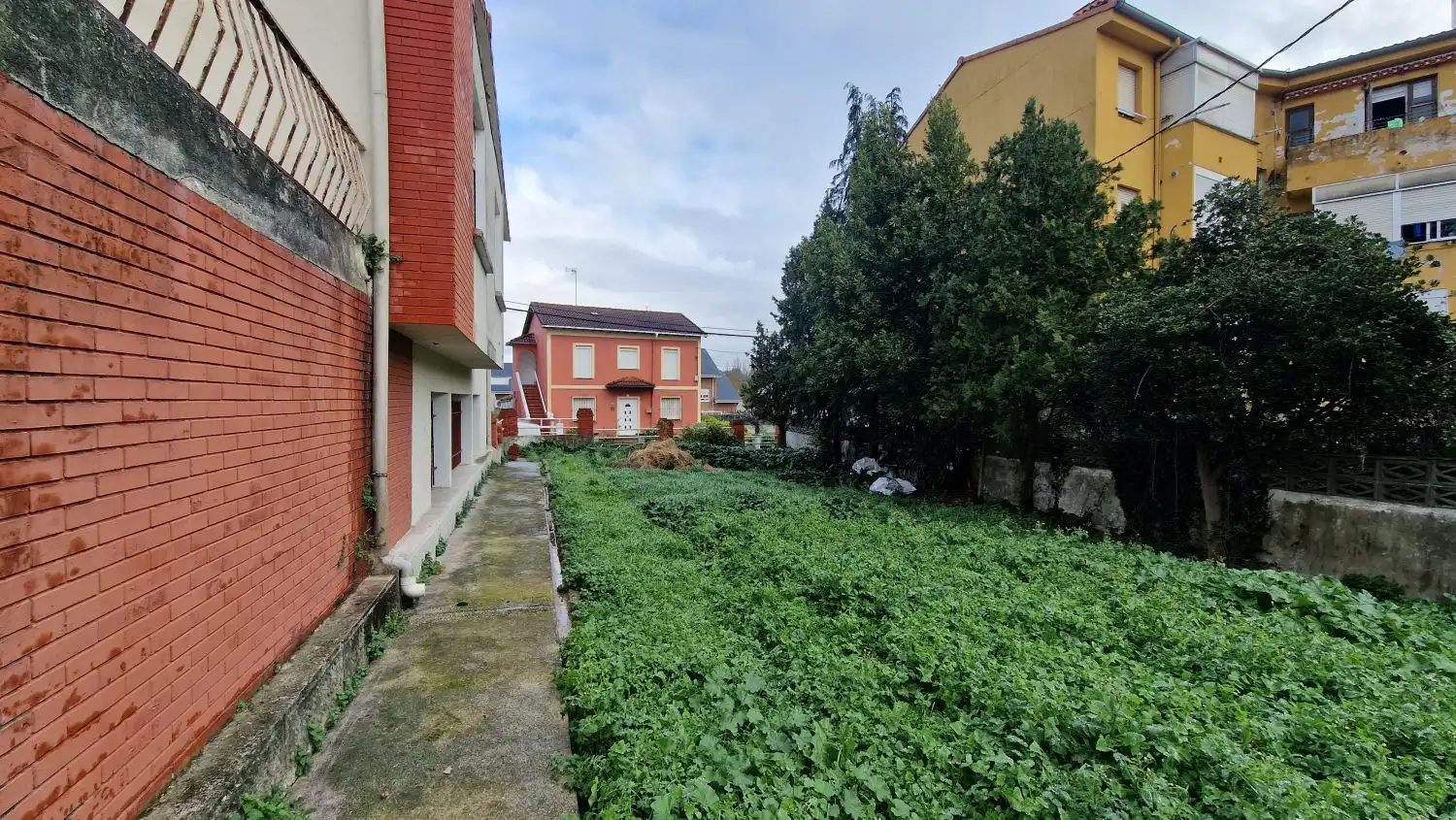 Casa o xalet en venda en Torrelavega  amb Terrassa, Traster i Balcó