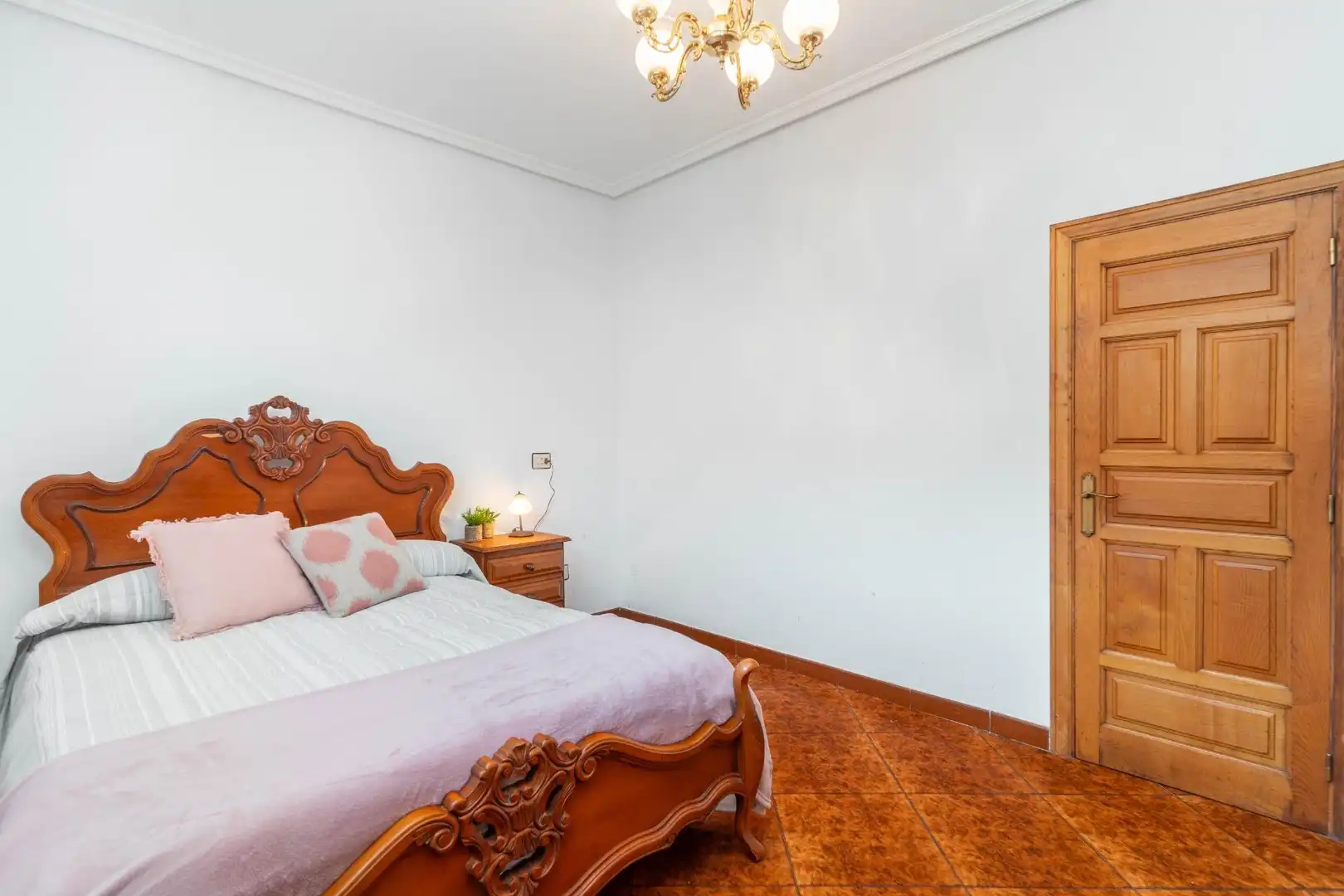 Dormitori de Casa o xalet en venda en Cangas del Narcea amb Calefacció, Terrassa i Moblat