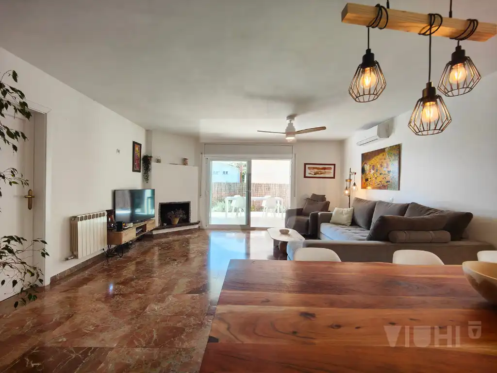 Sala d'estar de Casa o xalet en venda en El Masnou amb Aire condicionat, Calefacció i Jardí privat