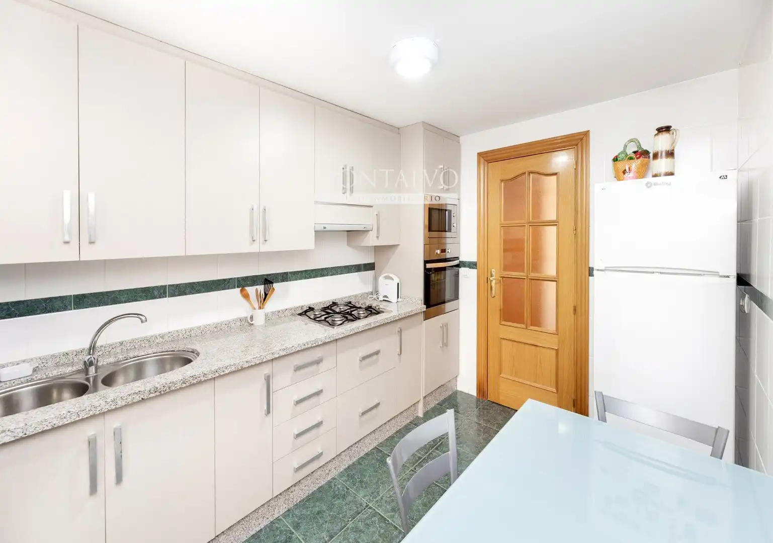 Kitchen of Flat for rent in Granada  with Heating, Terrace and Furnished