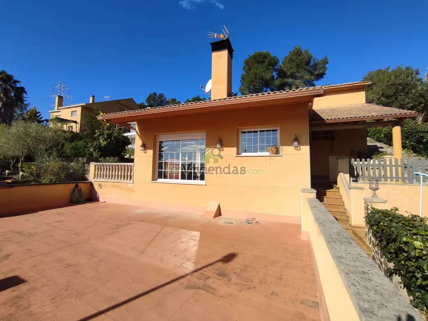 Vista exterior de Casa o xalet en venda en Begues amb Aire condicionat, Calefacció i Jardí privat