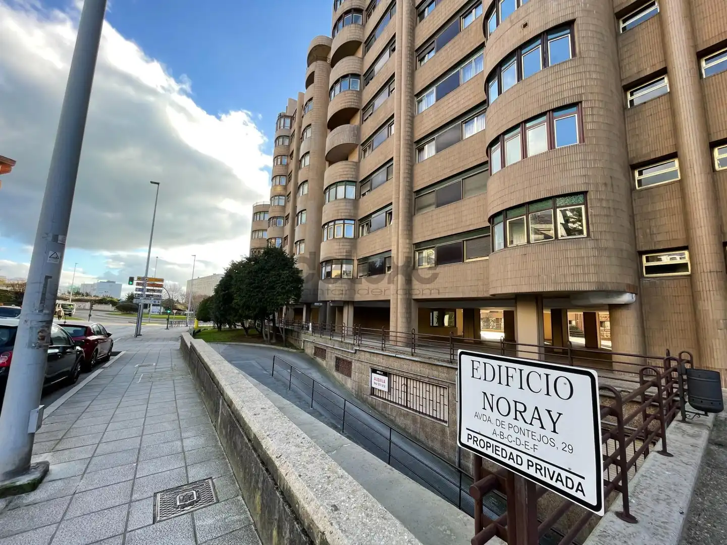 Außenansicht von Garage zum Verkauf in Santander