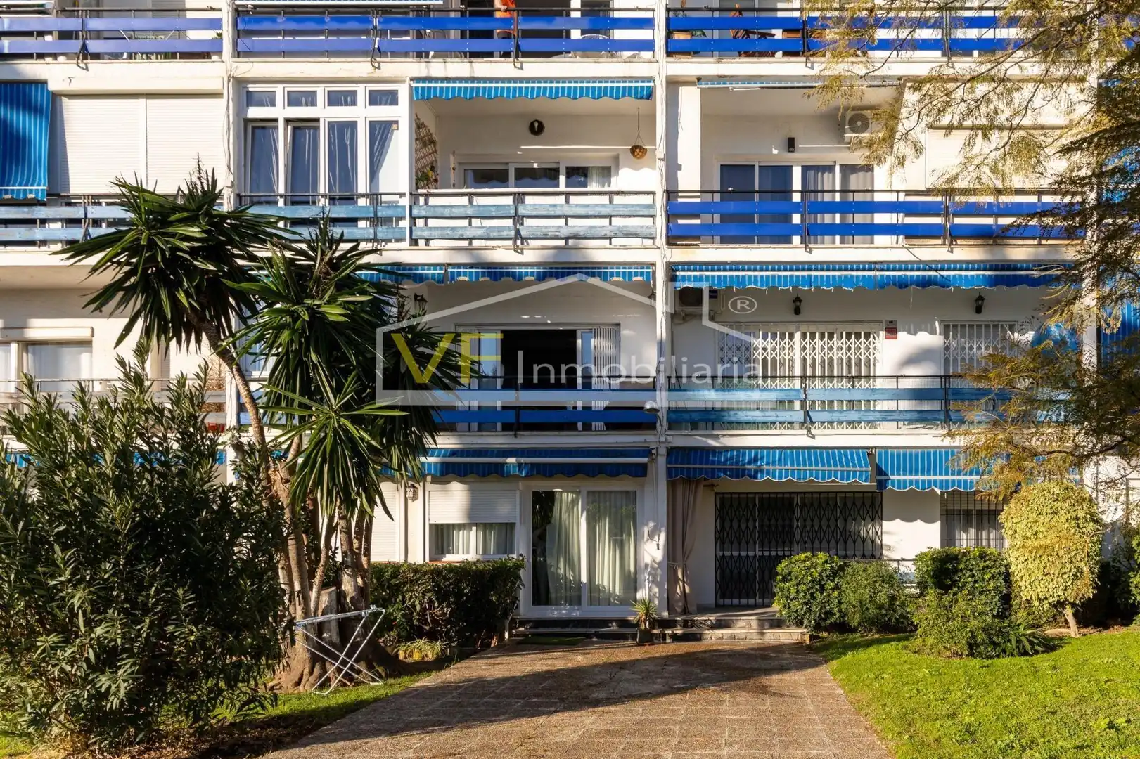 Vista exterior de Apartament en venda en Torremolinos amb Jardí privat, Terrassa i Piscina comunitària